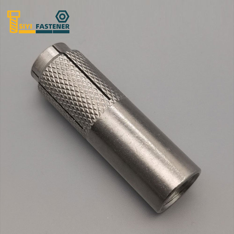 Ancaire Buail Isteach Cruach Dhosmálta le Knurling